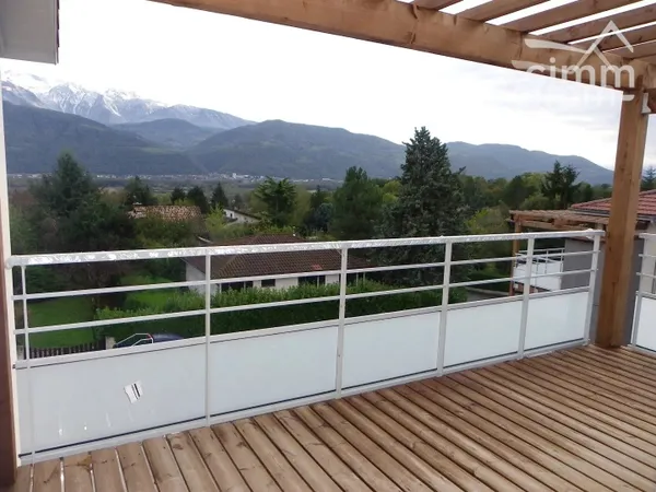 LOCATION GRESIVAUDAN SAINT-ISMIER : APPARTEMENT T3  AVEC TERRASSE, GARAGE ET PARKING PRIVE