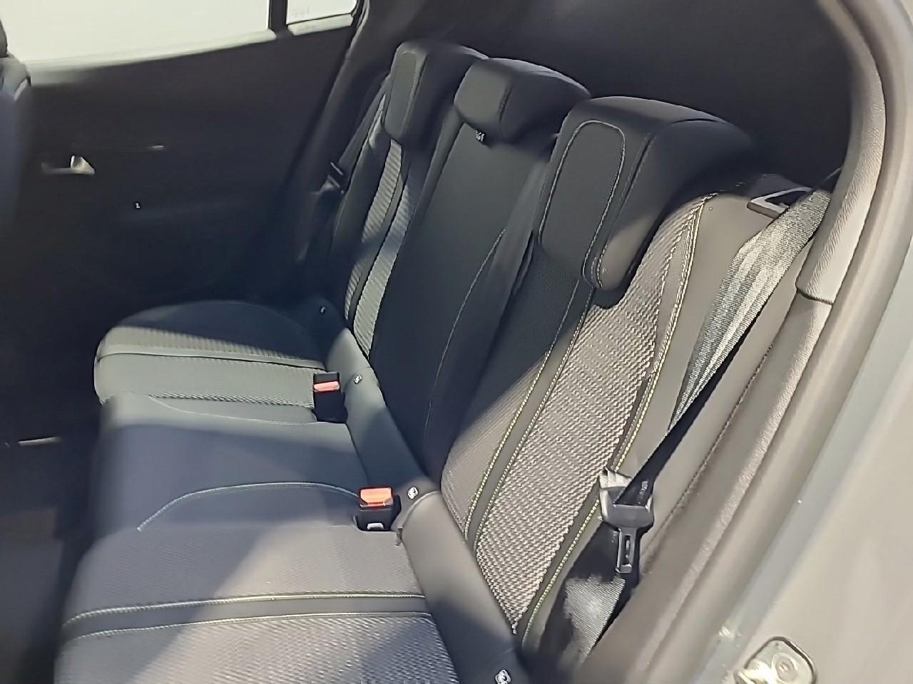 Peugeot 2008 electrique 156 ch 54 kwh gt — photo 13