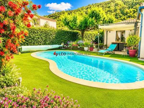 Villa 4 faces Plain pied + piscine + garage