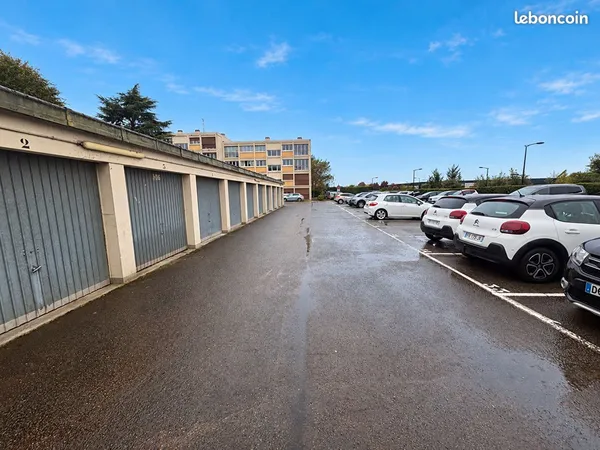 Parking/box 1 pièce 11 m²