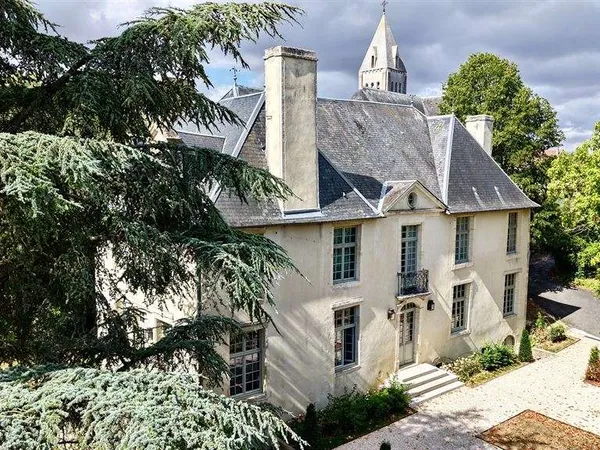 Maison 9 pièces 380 m²