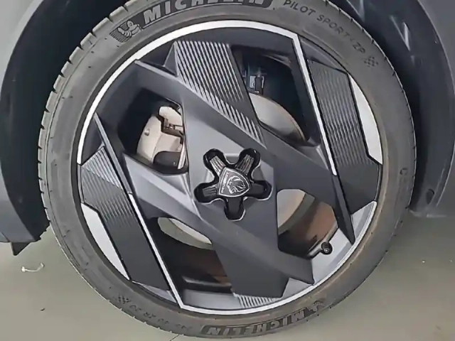 Peugeot 408 phev 225 e-eat8 — photo 38