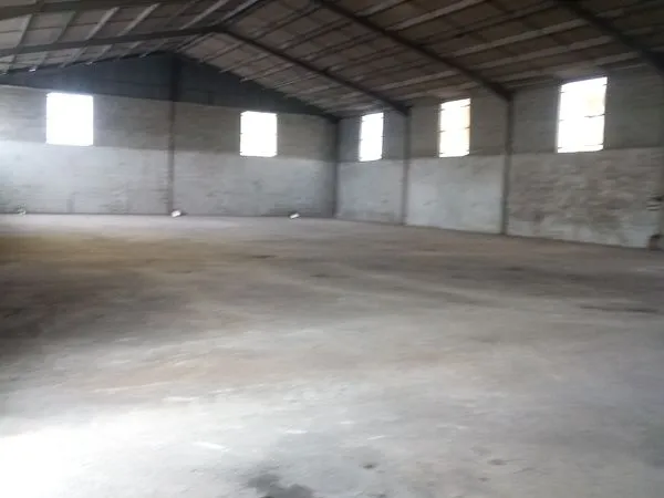 Local d’activité et entrepôt Location Coulommiers-la-Tour 800m² 32€