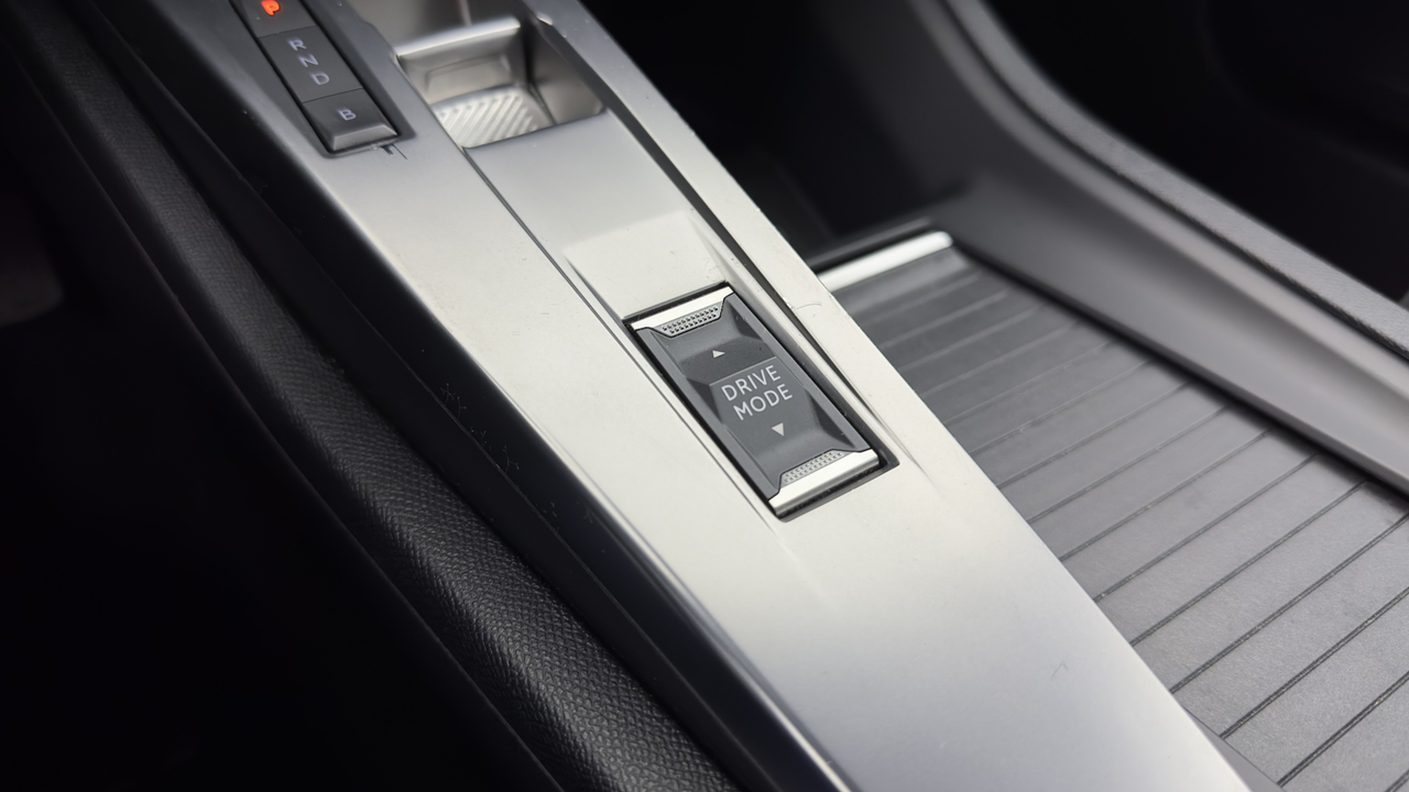 Peugeot 308 SW PHEV 180 e-EAT8 — photo 30
