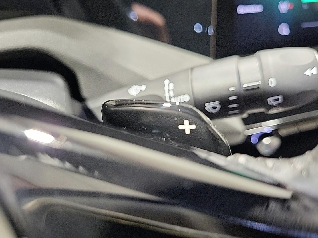 Peugeot 308 hybrid 145 e-dcs6 allure — photo 18
