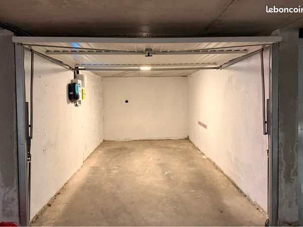 Garage avec borne électrique 7,4kW