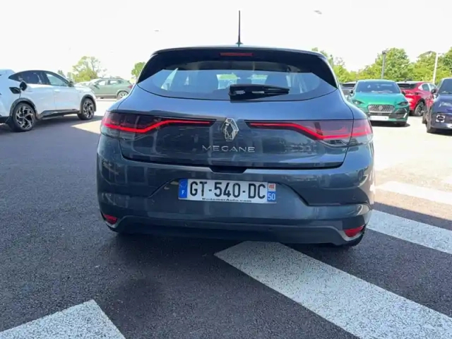 Renault Megane iv berline blue dci 115 — photo 4
