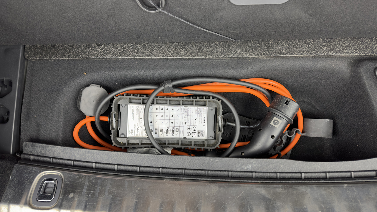 Peugeot 508 SW Hybrid 225 e-EAT8 — photo 31