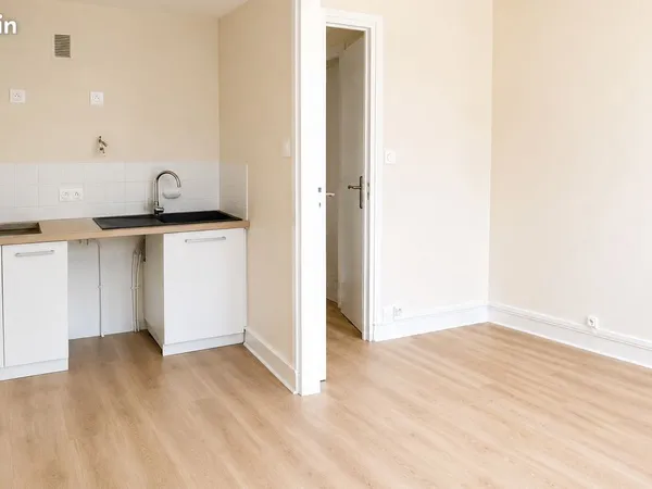 Studio 26 m² avec balcon, cave et cellier - Début Avenue de Royat à Chamalières