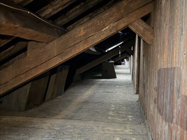 Total 600m2 Plateau brut de 300 m² avec combles de 300 m² - Fort potentiel loft ou bureau