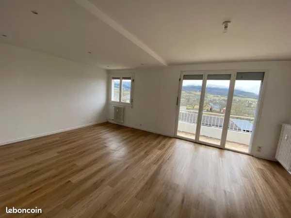 Appartement traversant Laissac