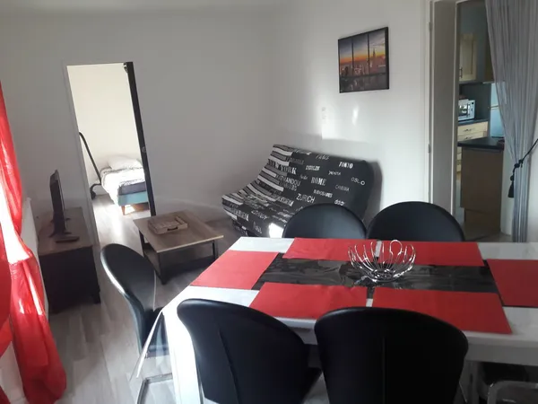 APPARTEMENT MEUBLE 53 M² avec garage et jardin