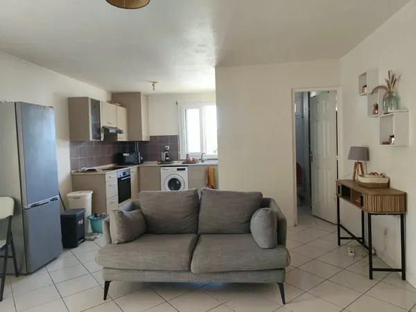 A LOUER T2 MEUBLE DE 42M2 PROCHE DE LA GALLERIA