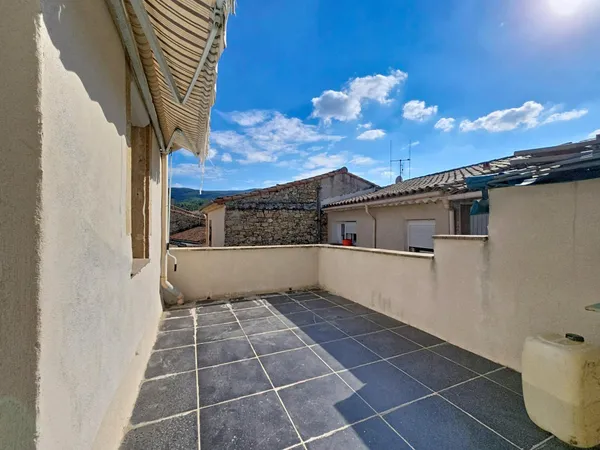 Une spacieuse maison de village de 116 m² avec terrasse tropézienne et beaux volumes au coeur d'Héré