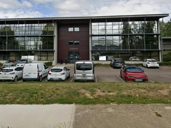 Bureaux 196 m²