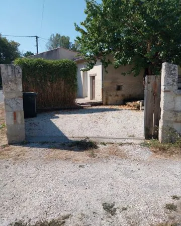 A louer maison T3 vide à l année