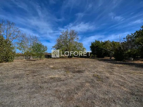 Terrain de 887 m² à vendre à Giroussens