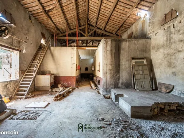 Maison 4 pièces 250 m²