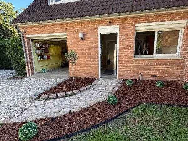 Maison meublée 93 m² - 2 chambres + bureau - Jardin clos - Garage