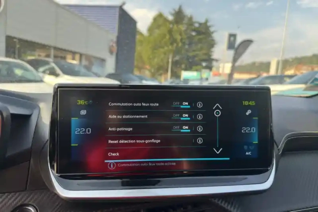 Peugeot 2008 electrique 136 ch — photo 16
