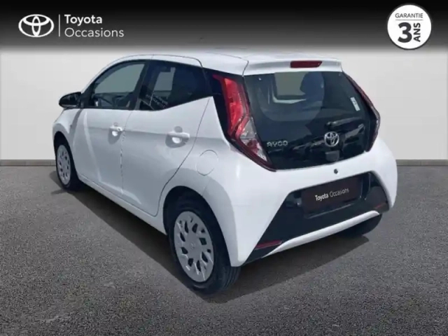 Toyota Aygo 1.0 vvt-i 72ch x-play 5p my21 — photo 2