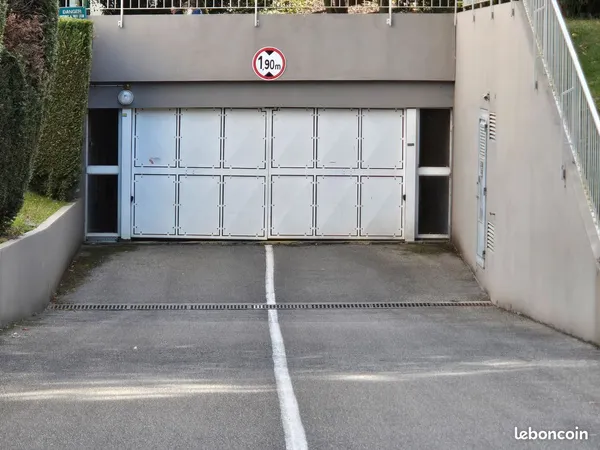 Loue garage securisé