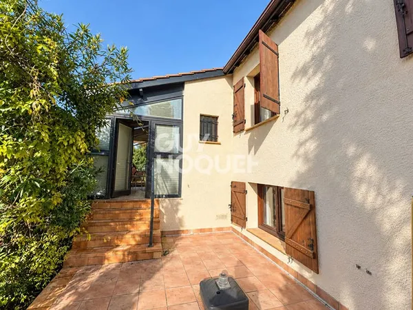 Maison 4 chambres jardin et garage.