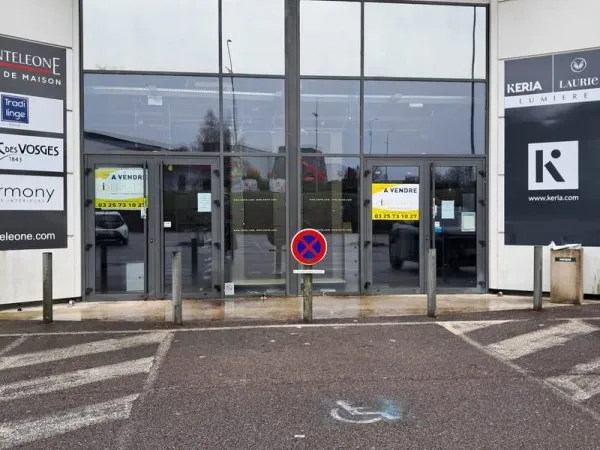 CELLULE COMMERCIALE A VENDRE