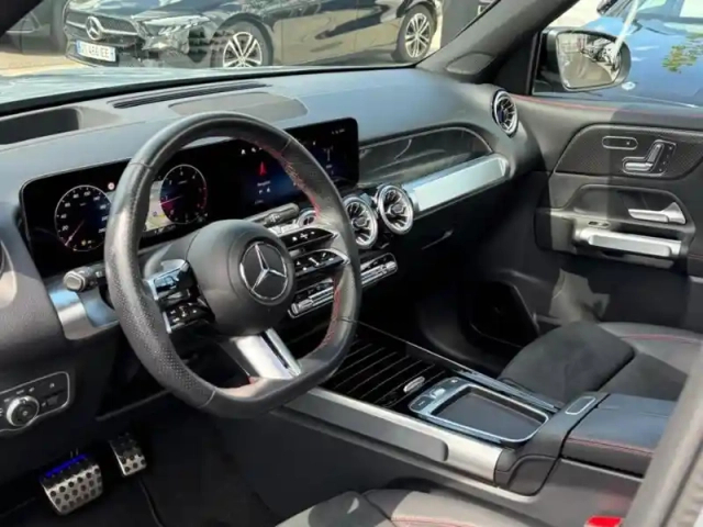 Mercedes Glb 200 d amg line — photo 32