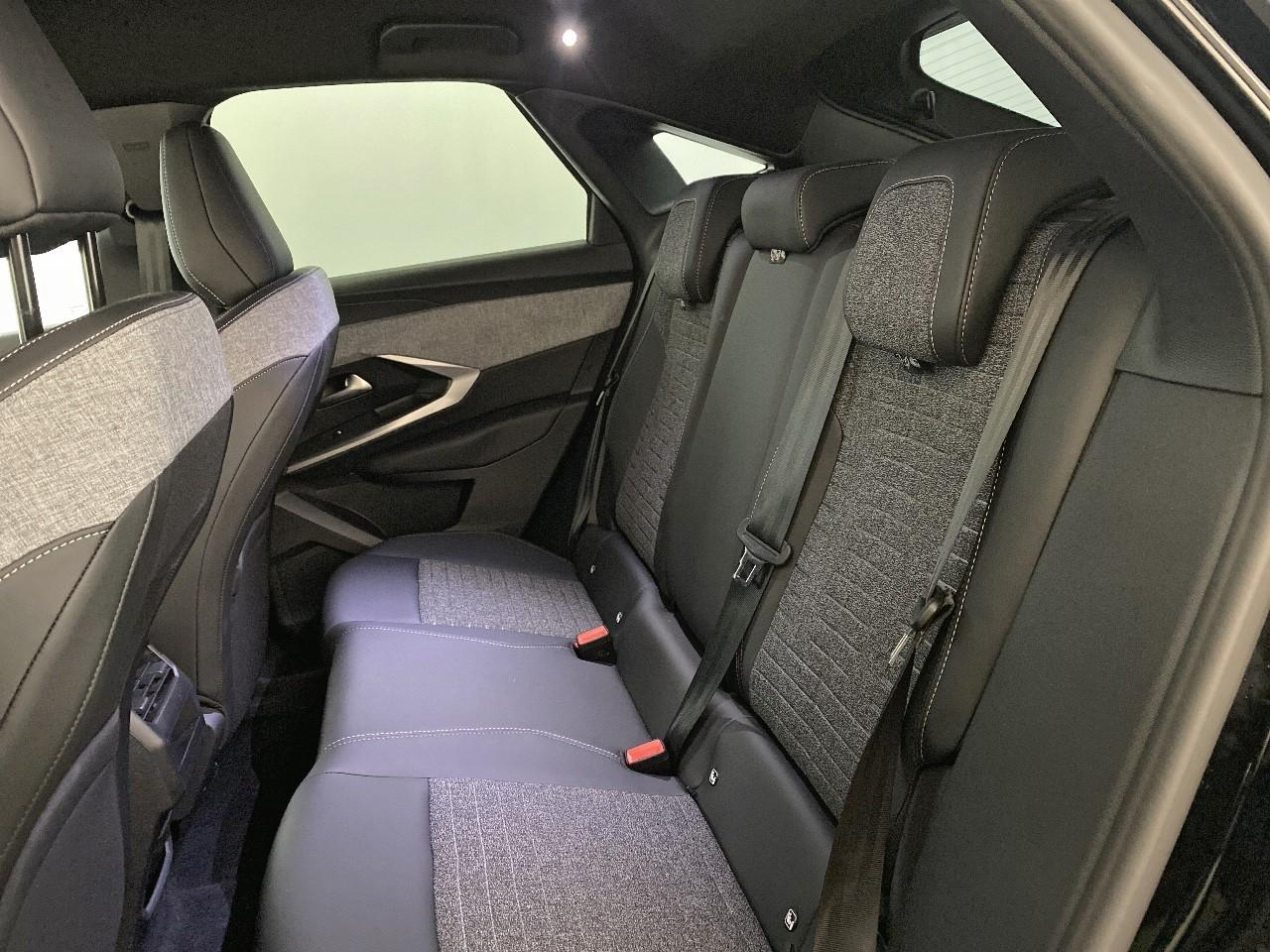 Peugeot 3008 electrique 210 ch 73 kwh allure — photo 10