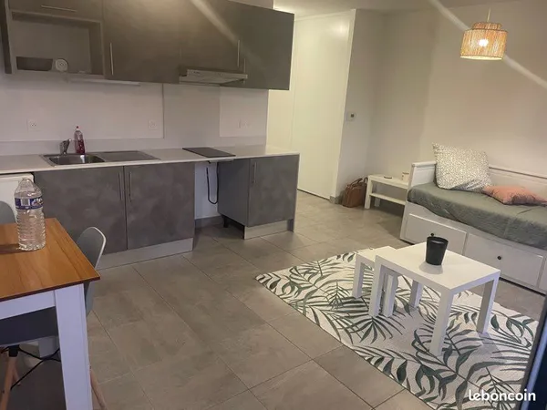 Studio meublé avec balcon et parking