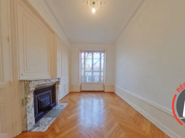 174 AVENUE DES FRERES LUMIERE