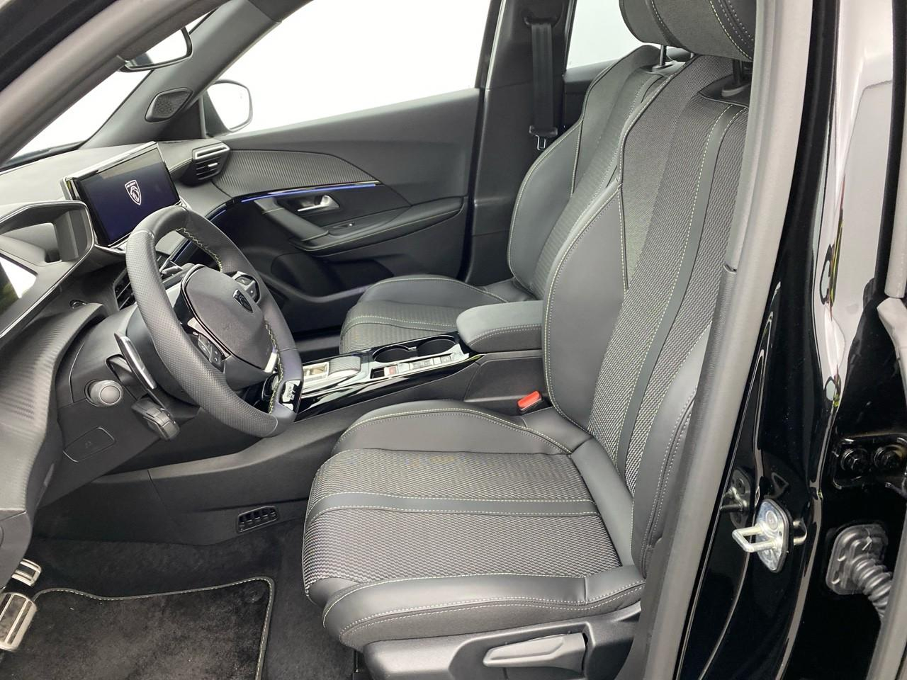 Peugeot 2008 hybrid 145 e-dcs6 gt — photo 9