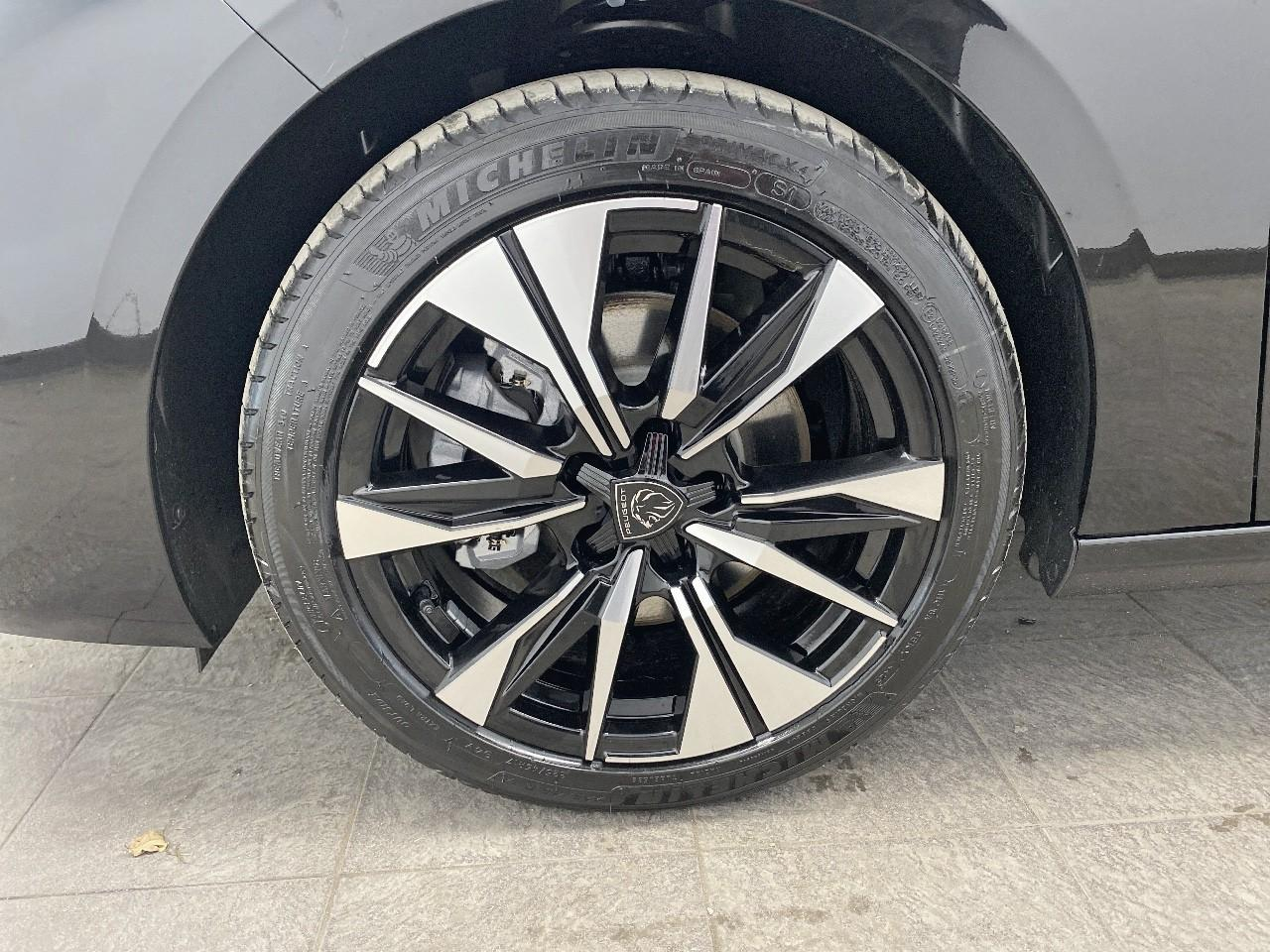 Peugeot 308 hybrid 136 e-dcs6 allure — photo 11
