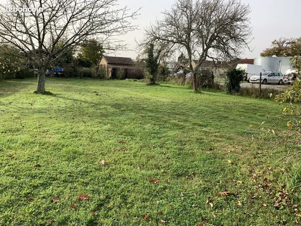 Terrain à bâtir de 687 m² à SAINT-AUBIN-DE-MEDOC (33)