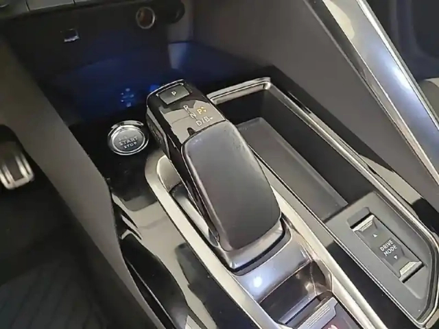 Peugeot 3008 hybrid4 300 e-eat8 — photo 14