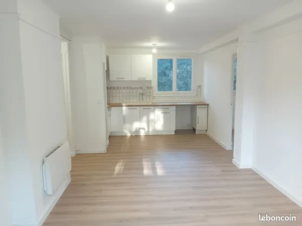 T3 fraichement renove avec balcon vue arboree - quartier hopital la ciotat