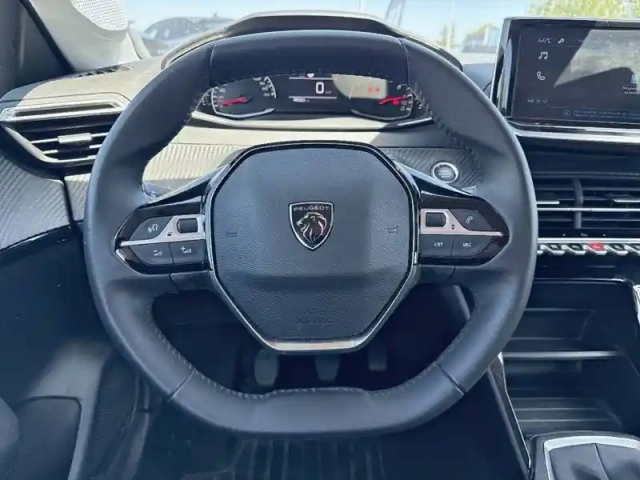 Peugeot 208 puretech 100 s&amp;s bvm6 — photo 9