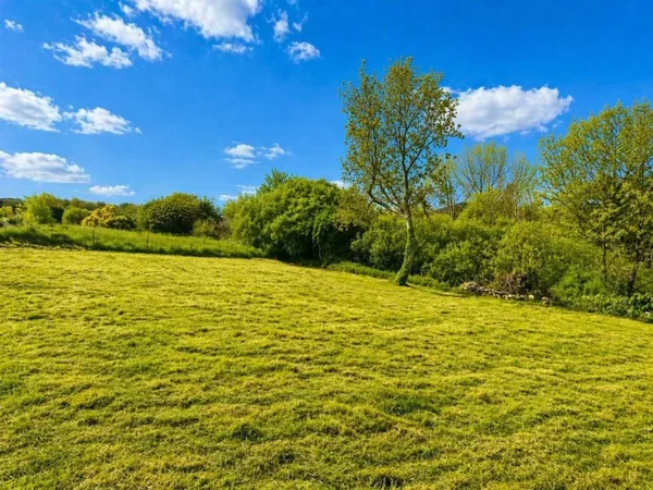 Terrain constructible d'une superficie de 1316 m2