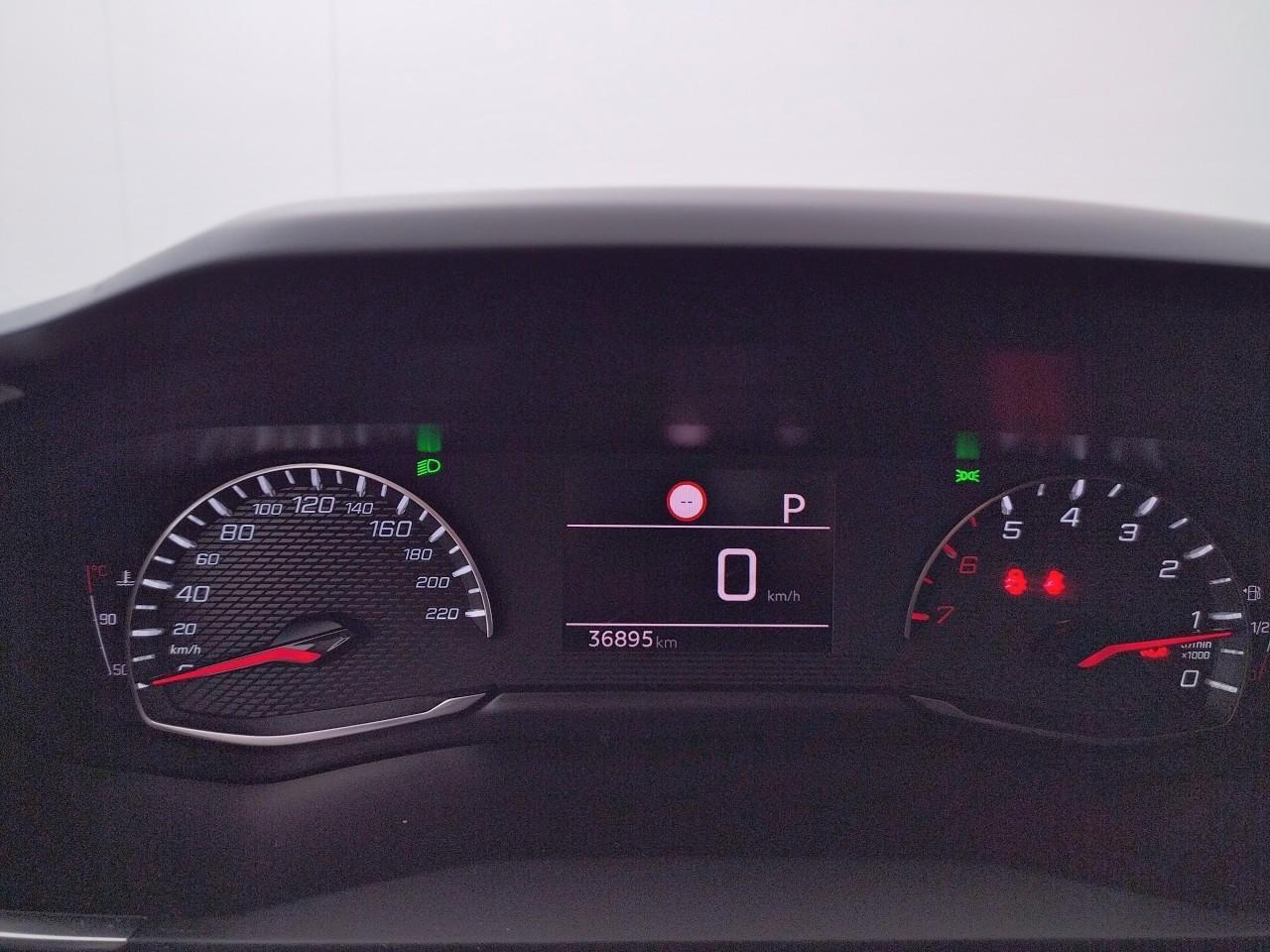 Peugeot 2008 puretech 130 s&s eat8 style — photo 18