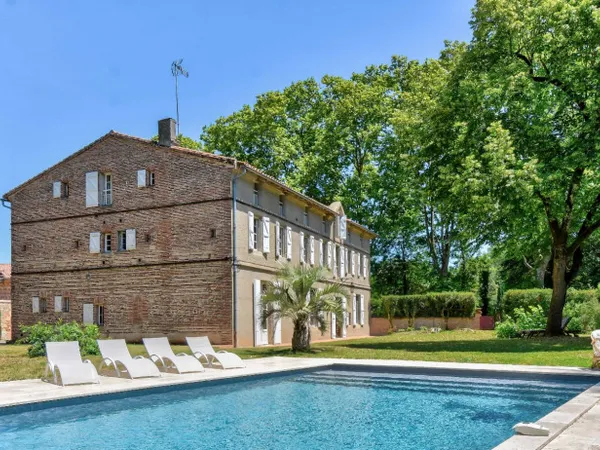 Château 23 pièces 830 m²
