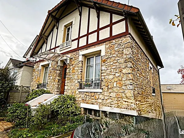 Maison en meulière des années 1930, 143 m², jardin 610 m², à 10 minutes à pied de la gare