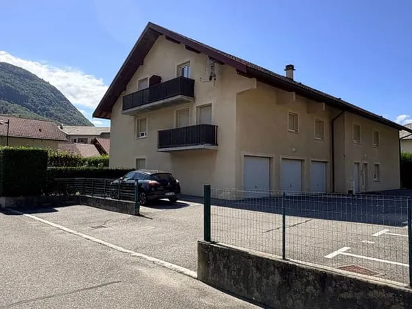 Appartement Albertville 2 pièce(s) 49.80 m2 - 2 parking 1 cave