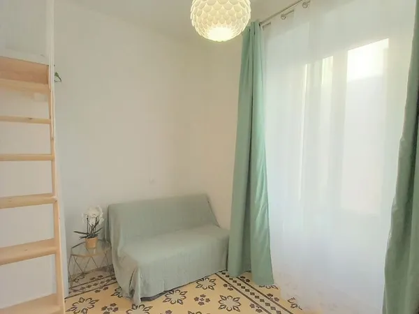 Très beau studio meublé