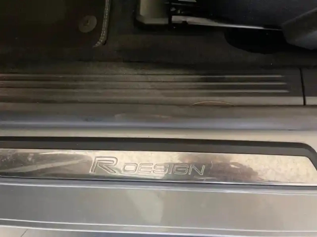 Volvo V40 t2 122ch r-design — photo 10