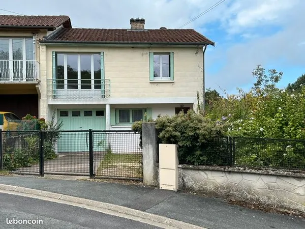Maison de quartier avec jardin, garage et cave - Trélissac