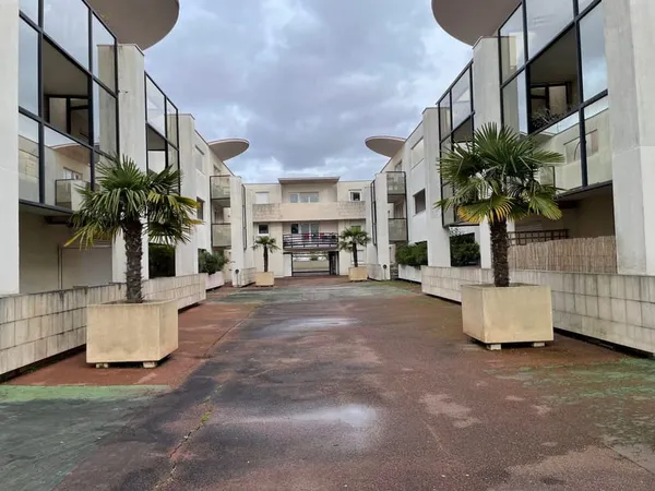 Bordeaux Appt T3 de 68m2 avec balcon, au calme, parking
