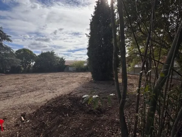 Terrain 1 070 m² Cenon