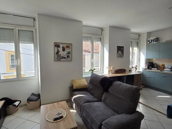 Maison de ville T3 rénovée avec garage, climatisation et cuisine équipée