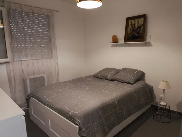 Chambre de 12m2 à louer sur Saint-Chamas